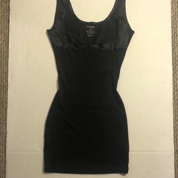 SPANX LOVE YOUR ASSETS NWOT Sz Medium Black Open Bust Slip - Picture 2 of 6